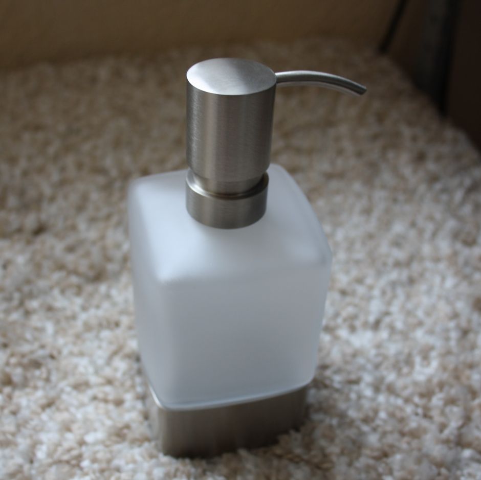 Изображение Дозатор для жидкого мыла настольный Emco Loft с колбой из сатинированного стекла