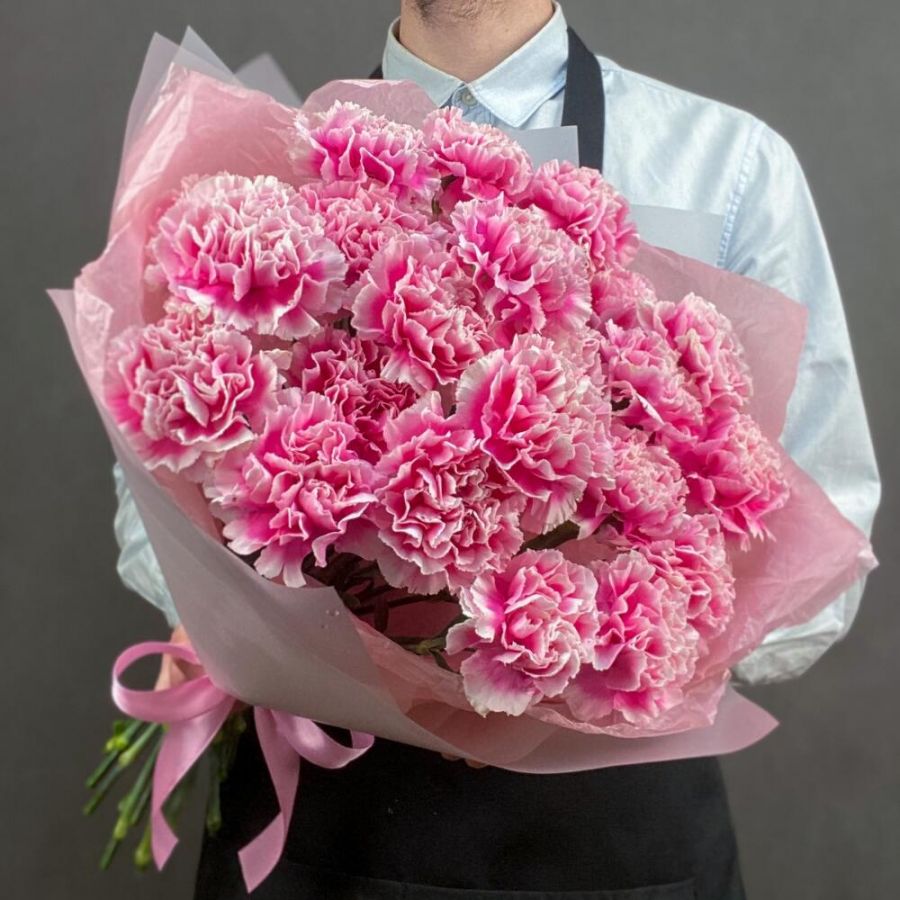 Букет из ярких розовых диантусов