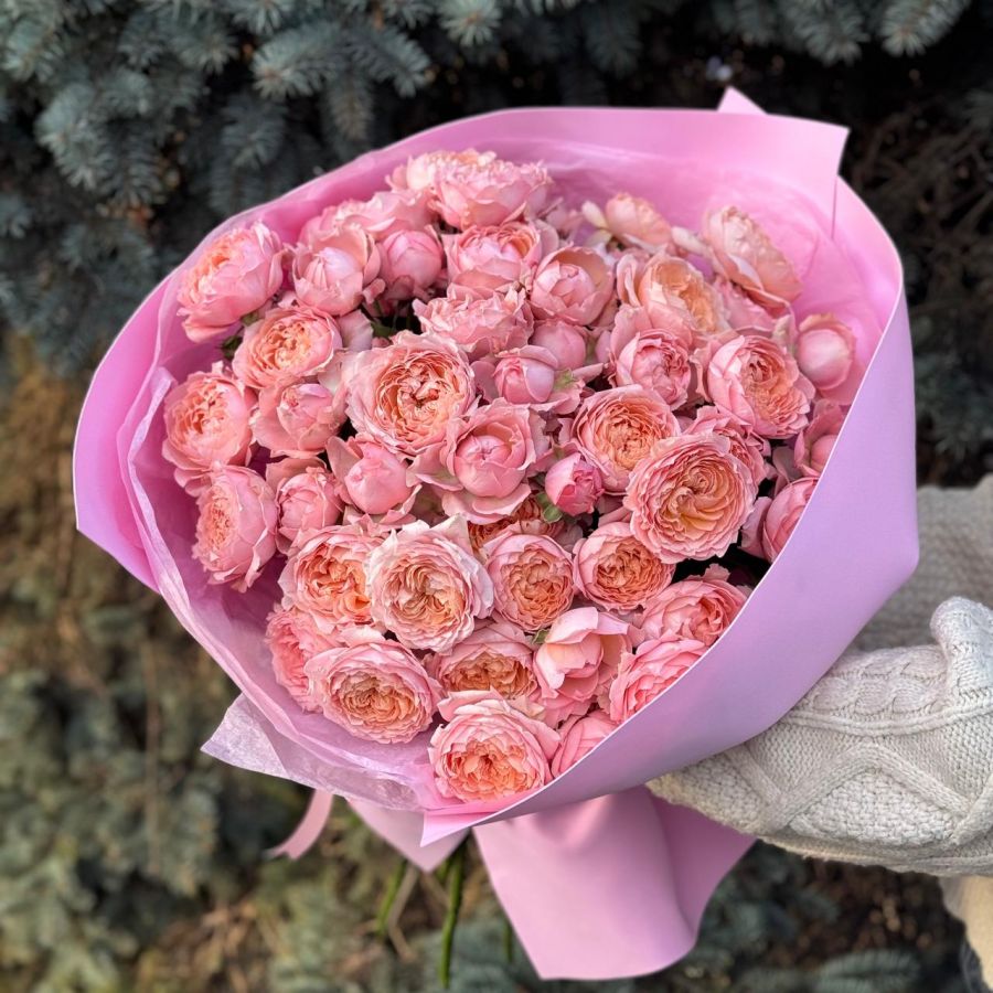 Большой букет из пионовидных роз