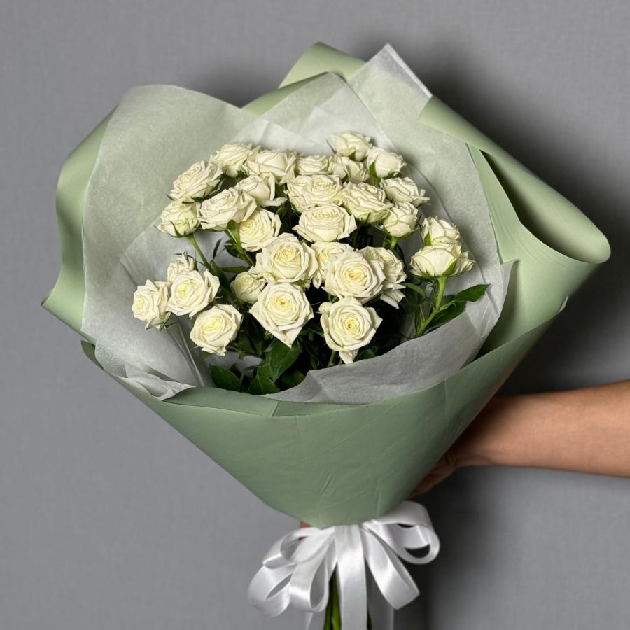 Букет белых кустовых роз