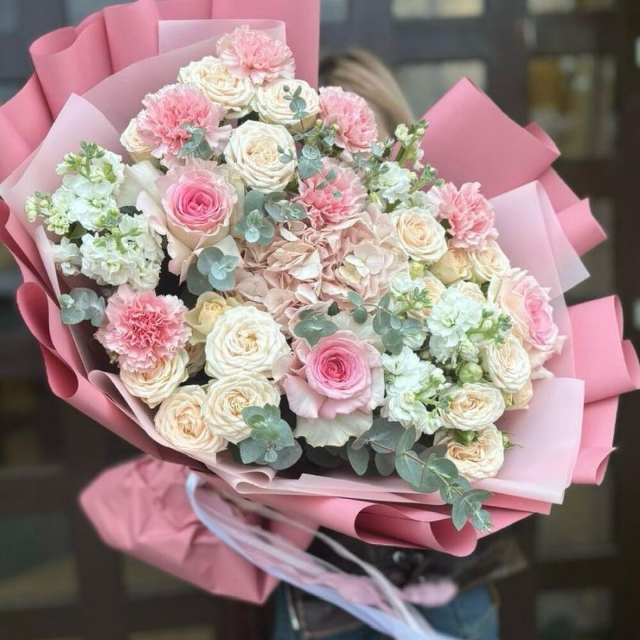 Букет гигант «Шикарный» с розами и гортензией