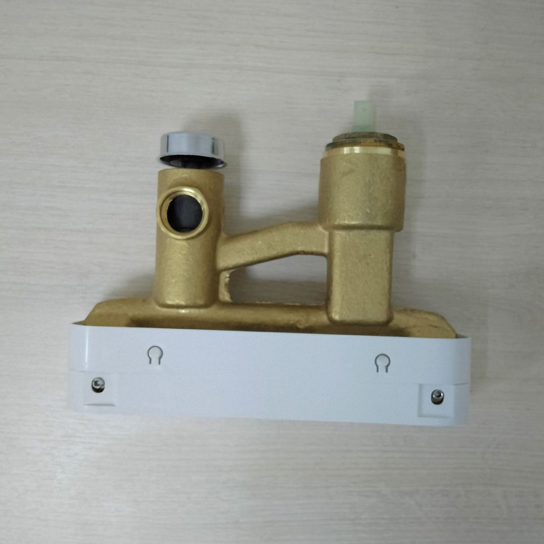 LM7007C Душевая система Lemark, внутренняя часть