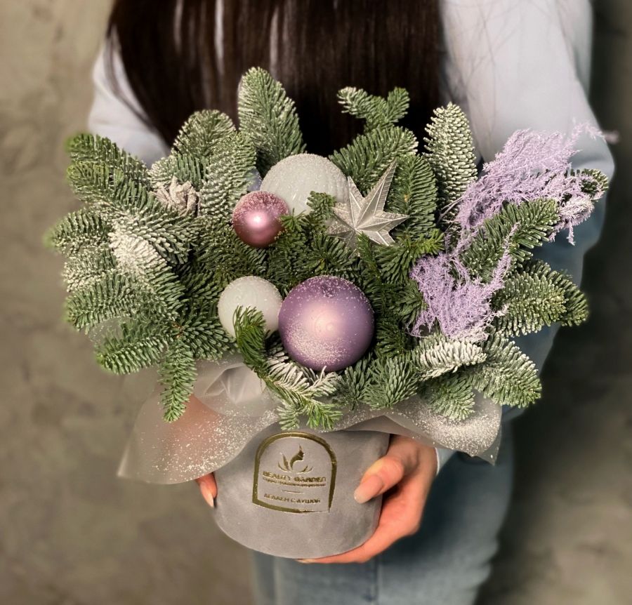 Зимняя композиция “Сияние лавандового света”