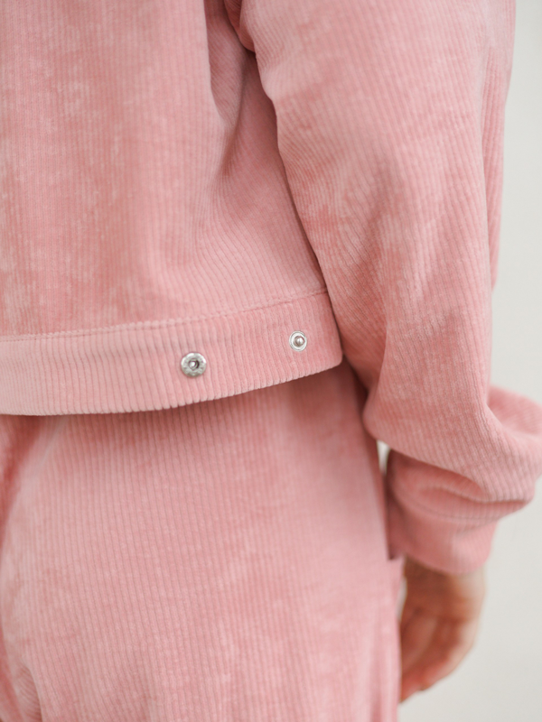 Бомбер из вельвета розовый